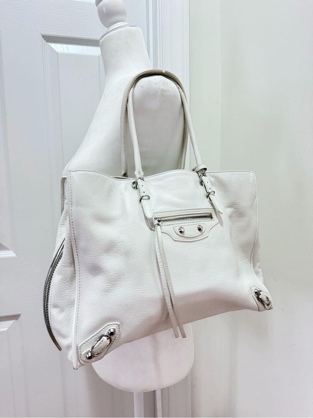 Balenciaga White Pebbled Leather Tote Bag - Picture 9 of 16